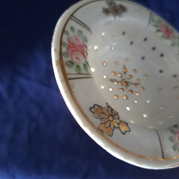 Nippon Hand Painted Porcelain Tea Strainer With Floral Design - Picture 11 of 11